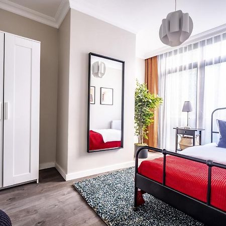 Central Flat With Sleek Interior In Sisli อิสตันบูล ภายนอก รูปภาพ