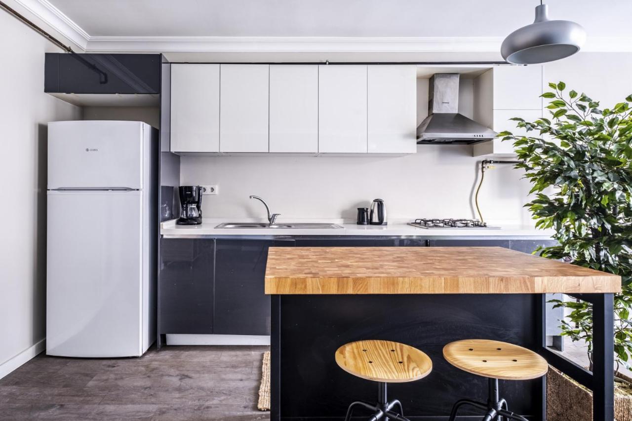 Central Flat With Sleek Interior In Sisli อิสตันบูล ภายนอก รูปภาพ