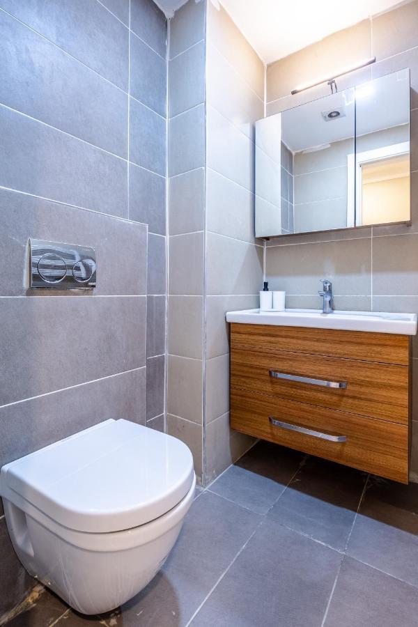 Central Flat With Sleek Interior In Sisli อิสตันบูล ภายนอก รูปภาพ